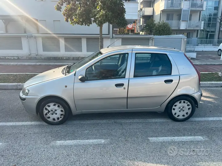 Fiat Punto 2002 photo 2