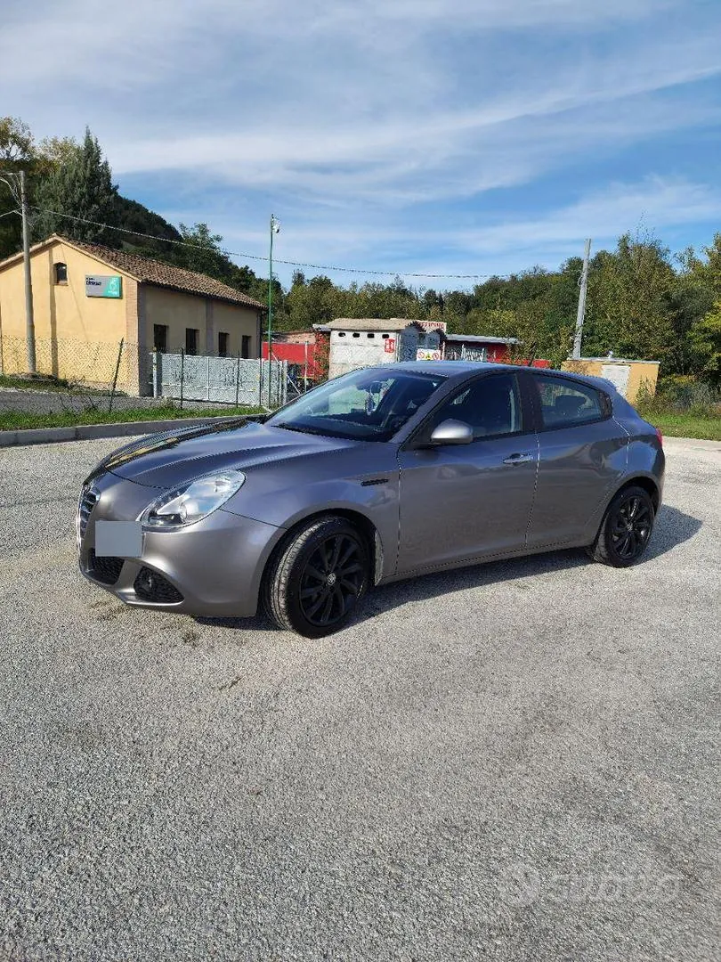 Alfa Romeo Giulietta 2013 photo 2