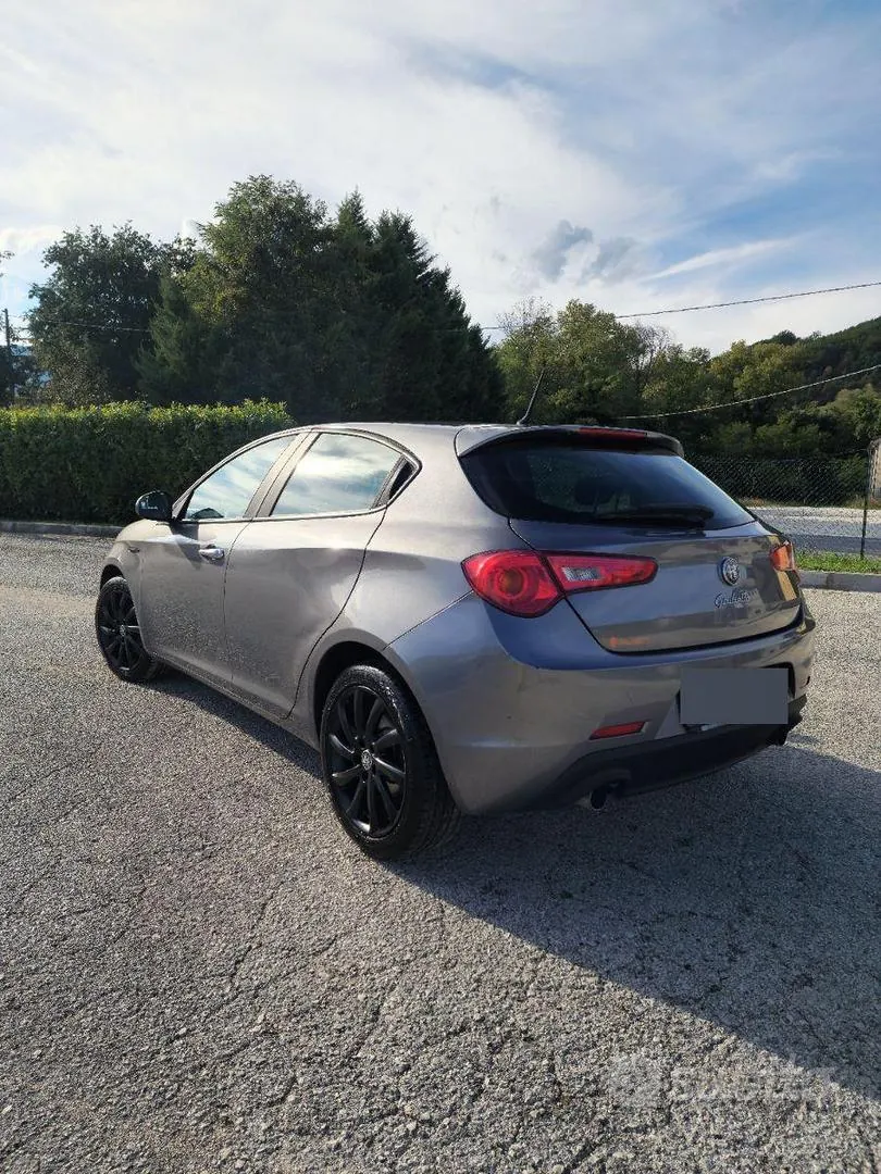 Alfa Romeo Giulietta 2013 photo 3