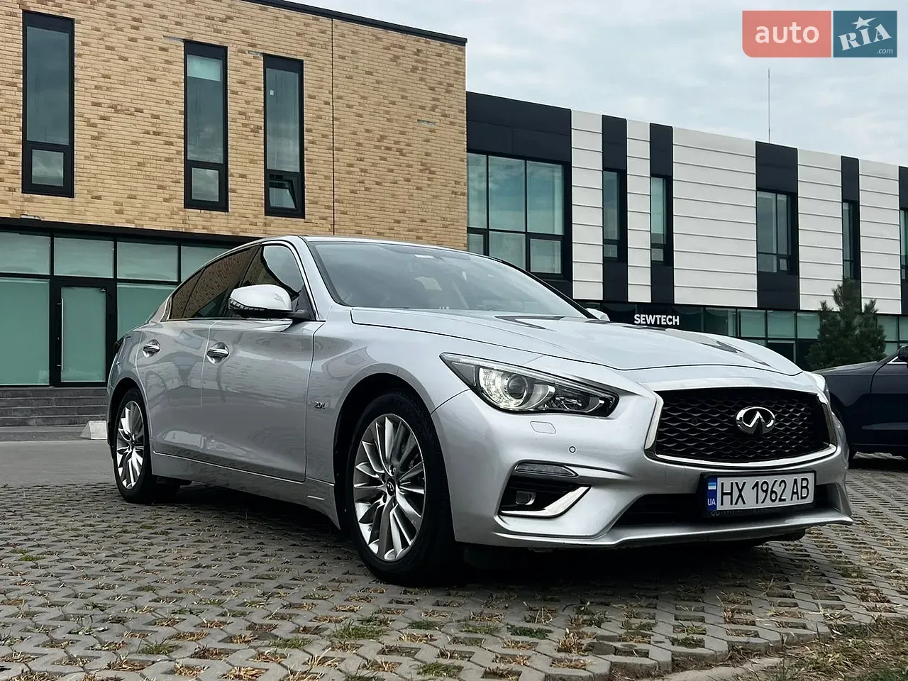 Infiniti Q50 2017 photo 4
