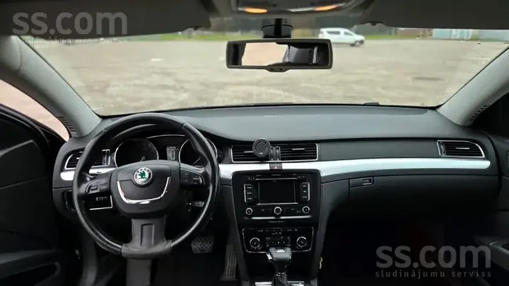 Skoda Superb 2012 photo 3