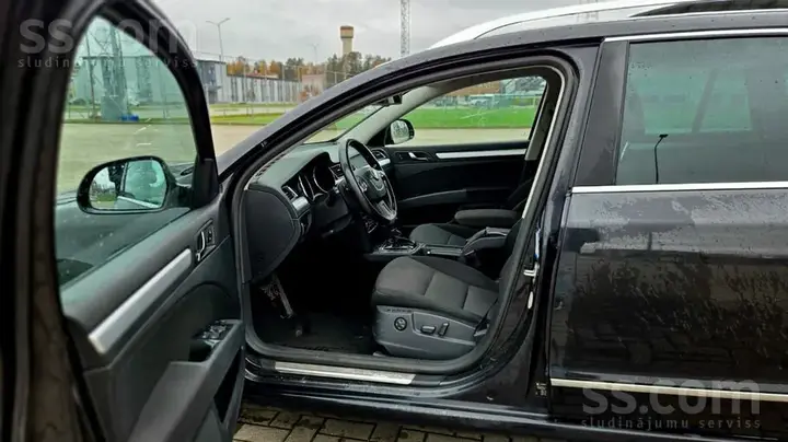 Skoda Superb 2012 photo 5