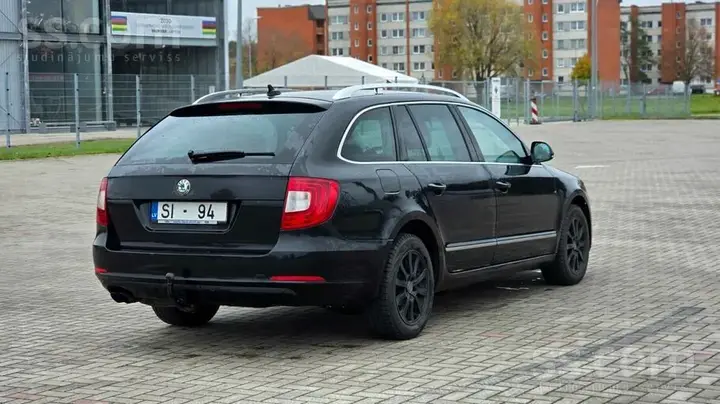 Skoda Superb 2012 photo 2