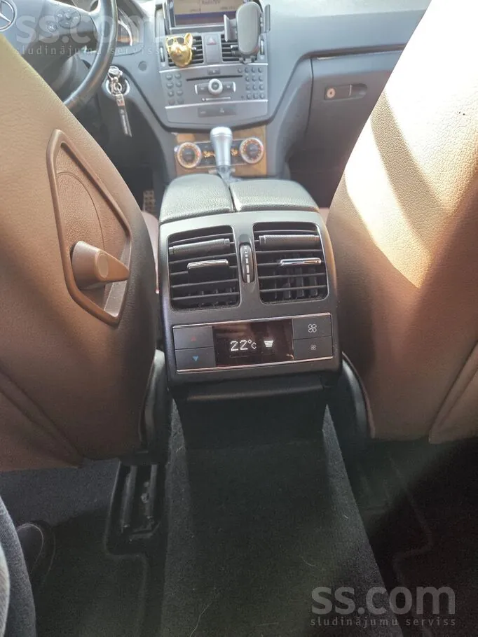 Mercedes-Benz C250 2010 photo 4