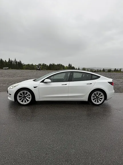 Tesla Model 3 2021 photo 2
