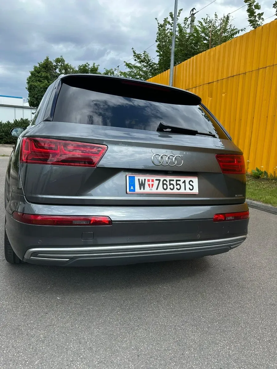 Audi Q7 2017 photo 2