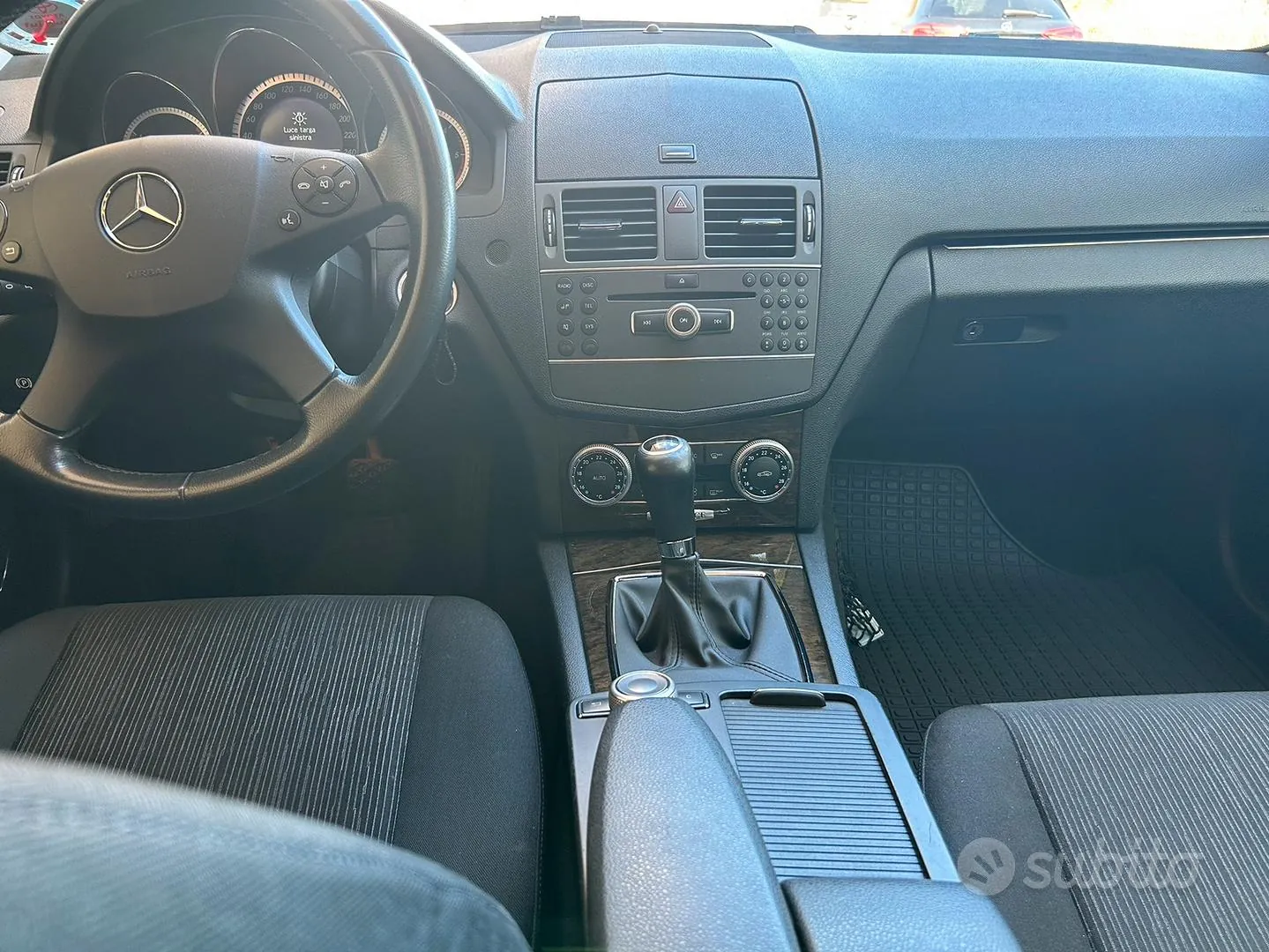 Mercedes-Benz C-Class 2010 photo 3