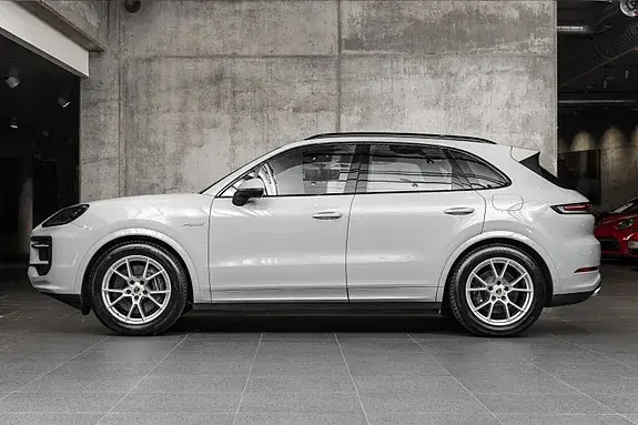 Porsche Cayenne 2024 photo 2