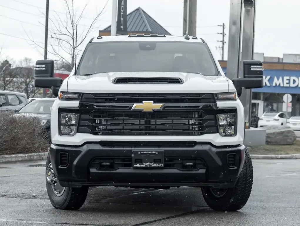 Chevrolet Silverado 3500 2026 photo 2