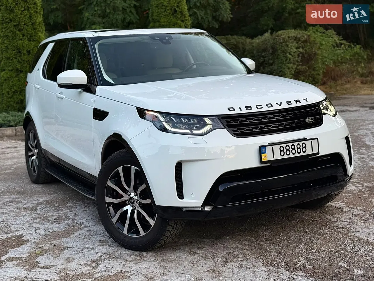 Land Rover Discovery 2017 photo 2