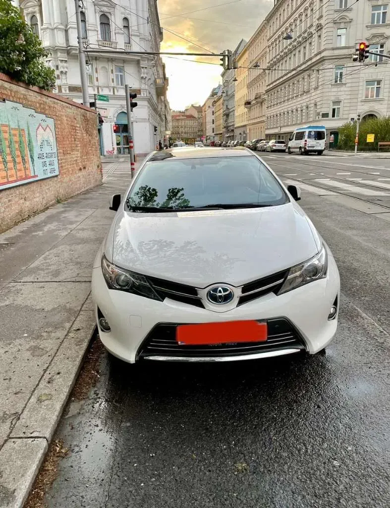 Toyota Auris 2014 photo 2