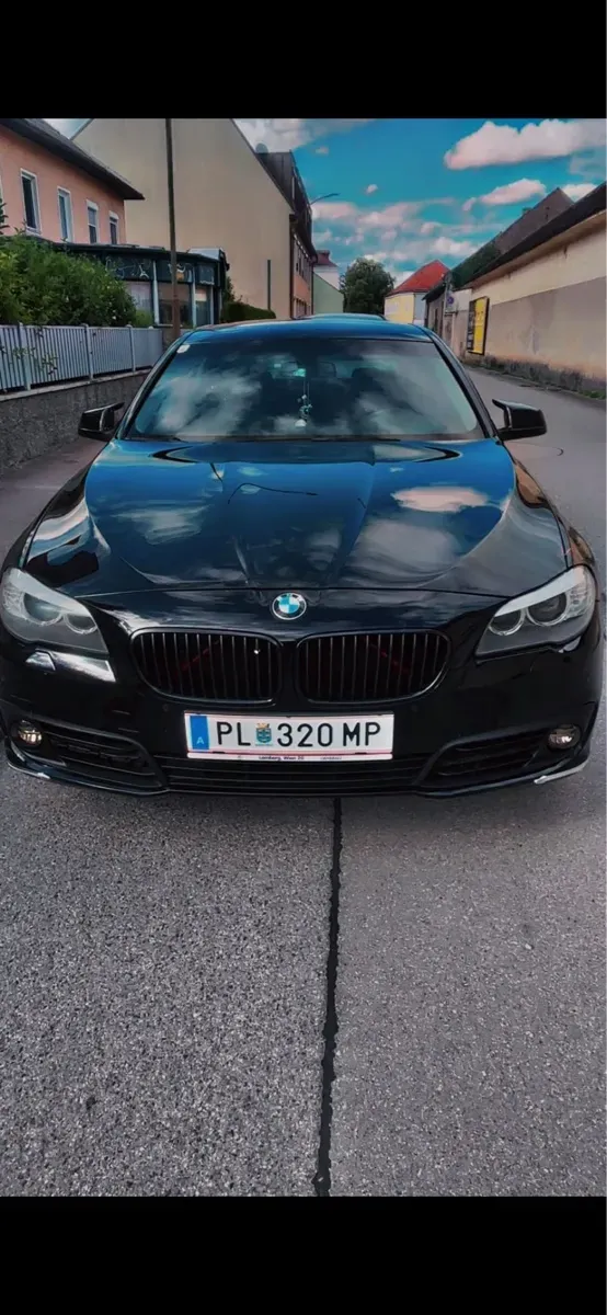 BMW 5 Series 2012 photo 2