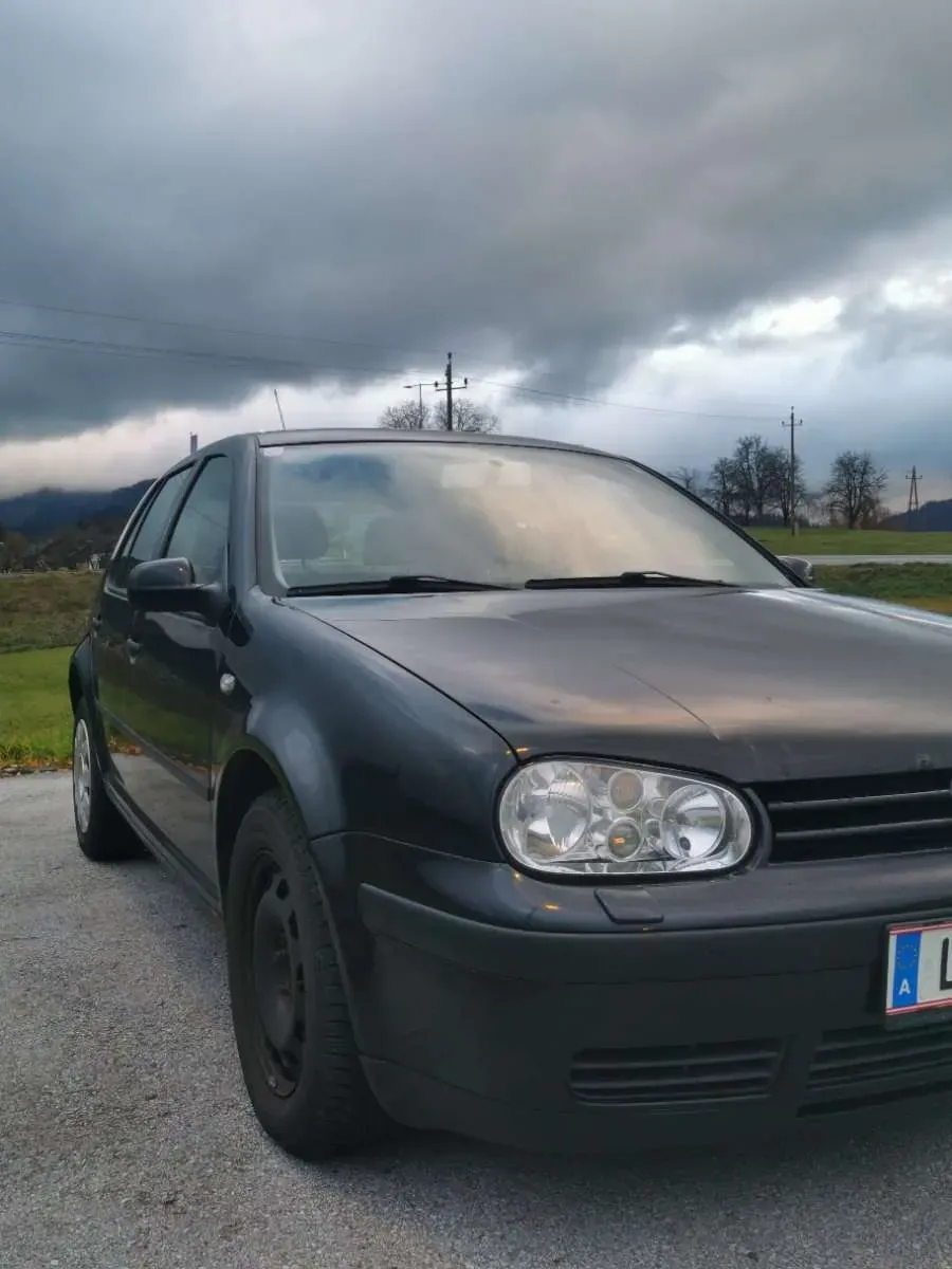 Volkswagen Golf 2002 photo 2