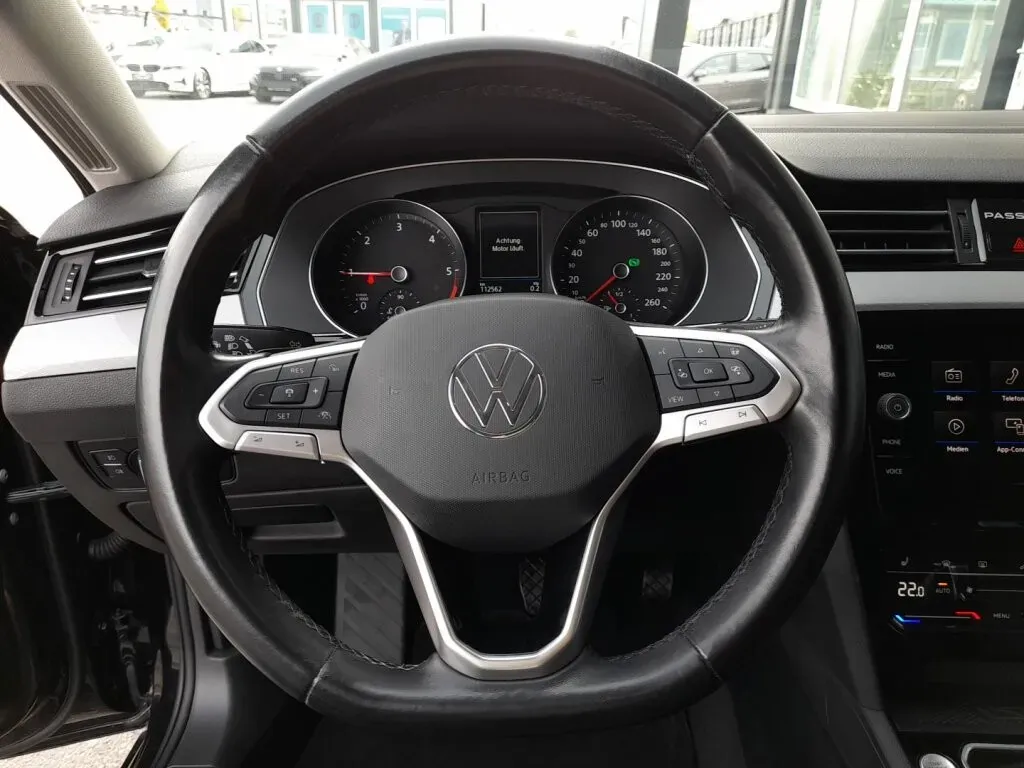 Volkswagen Passat 2022 photo 3