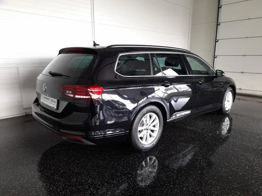 Volkswagen Passat 2022 photo 2
