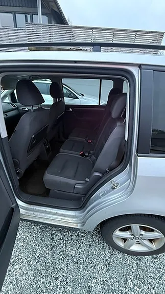 Volkswagen Touran 2012 photo 2