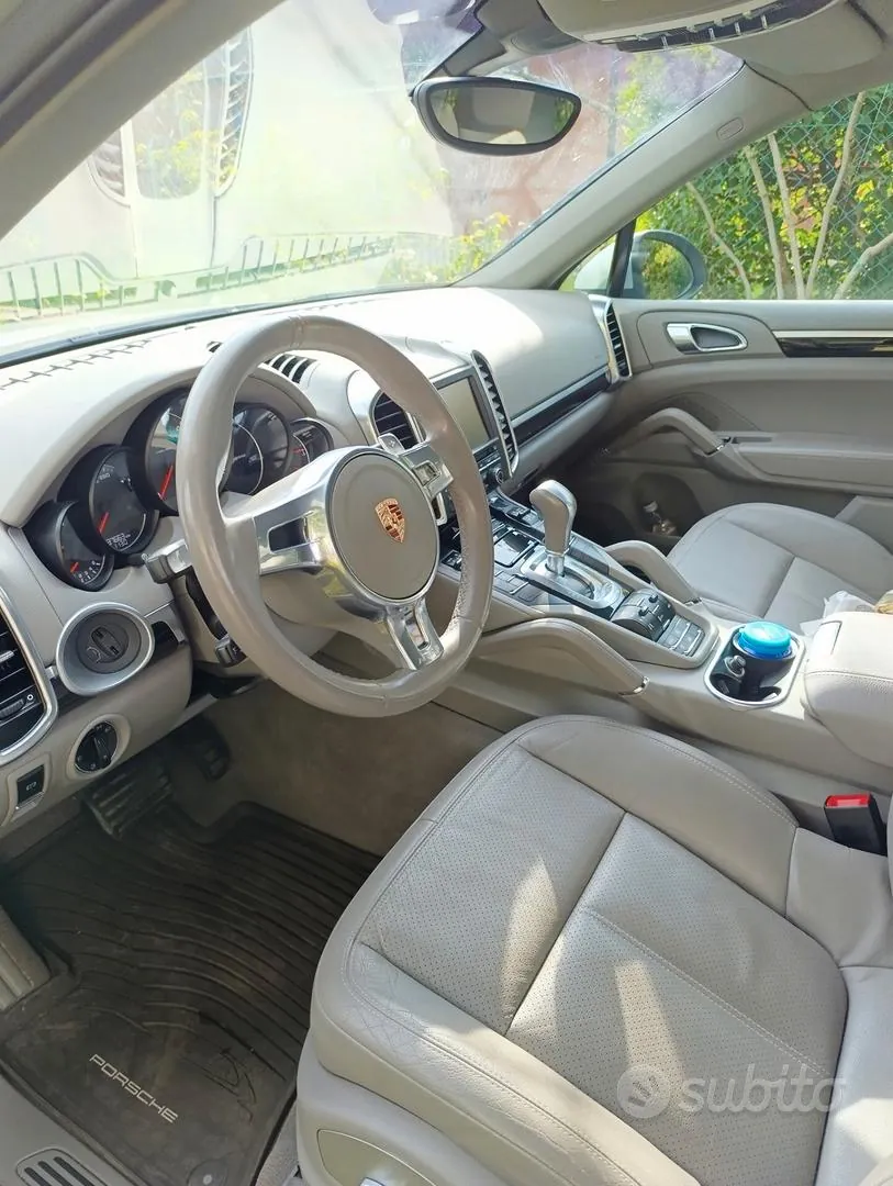 Porsche Cayenne 2012 photo 4