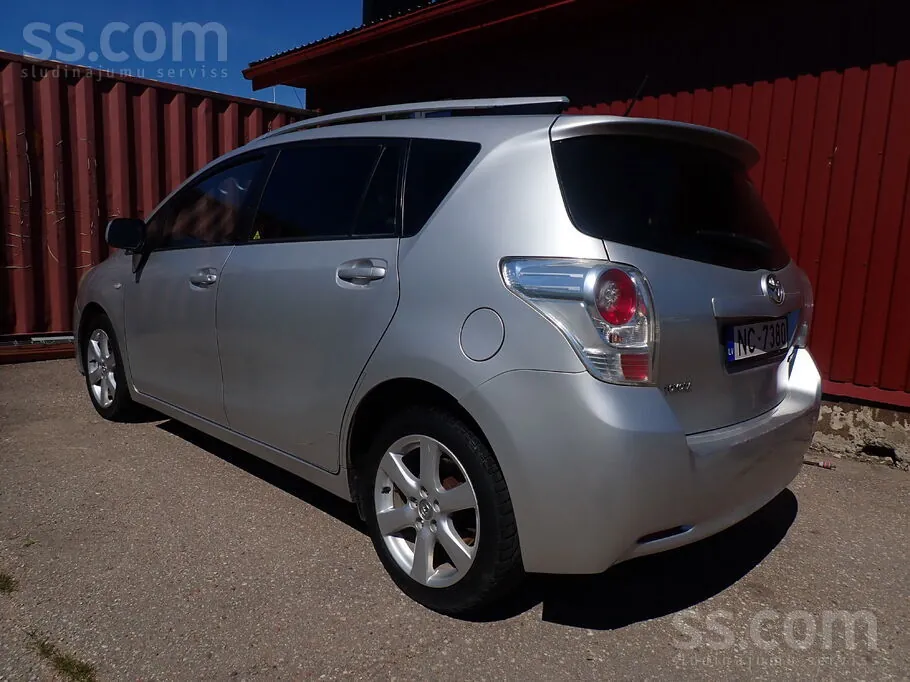 Toyota Verso 2013 photo 2