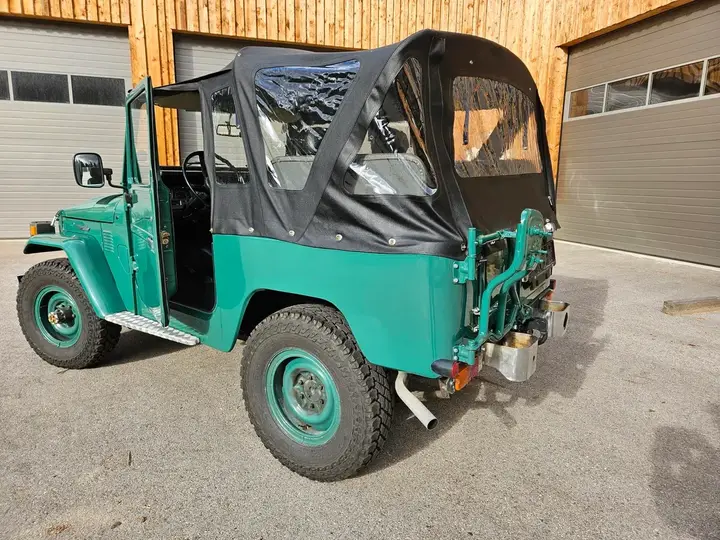 Toyota Land Cruiser 1979 photo 2