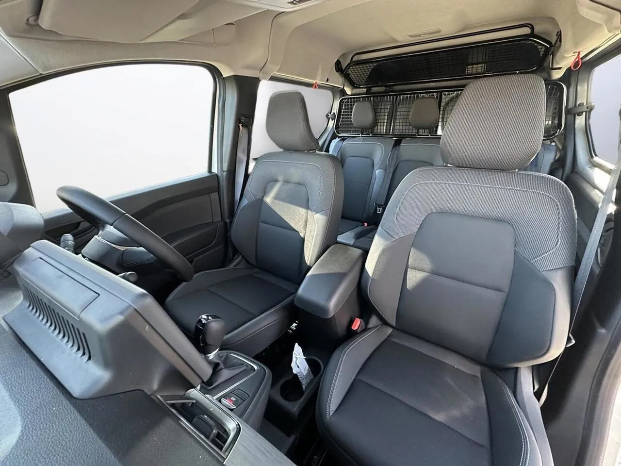 Nissan Townstar photo 4