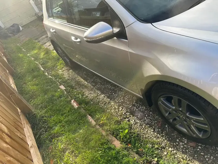 Volkswagen Golf 2011 photo 2