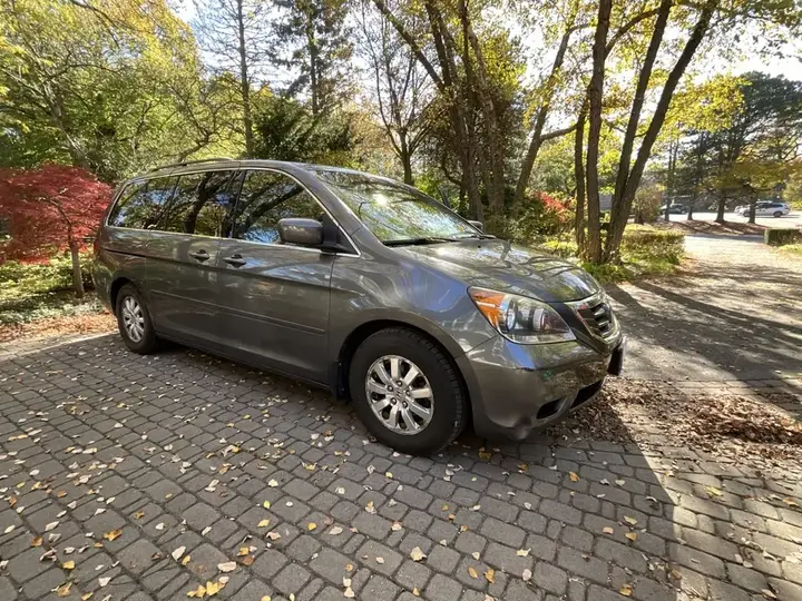 Honda Odyssey 2010 photo 2