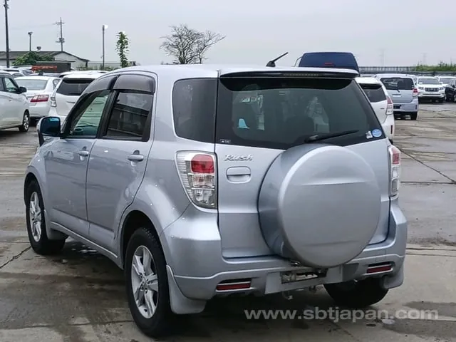 Toyota Rush 2010 photo 5