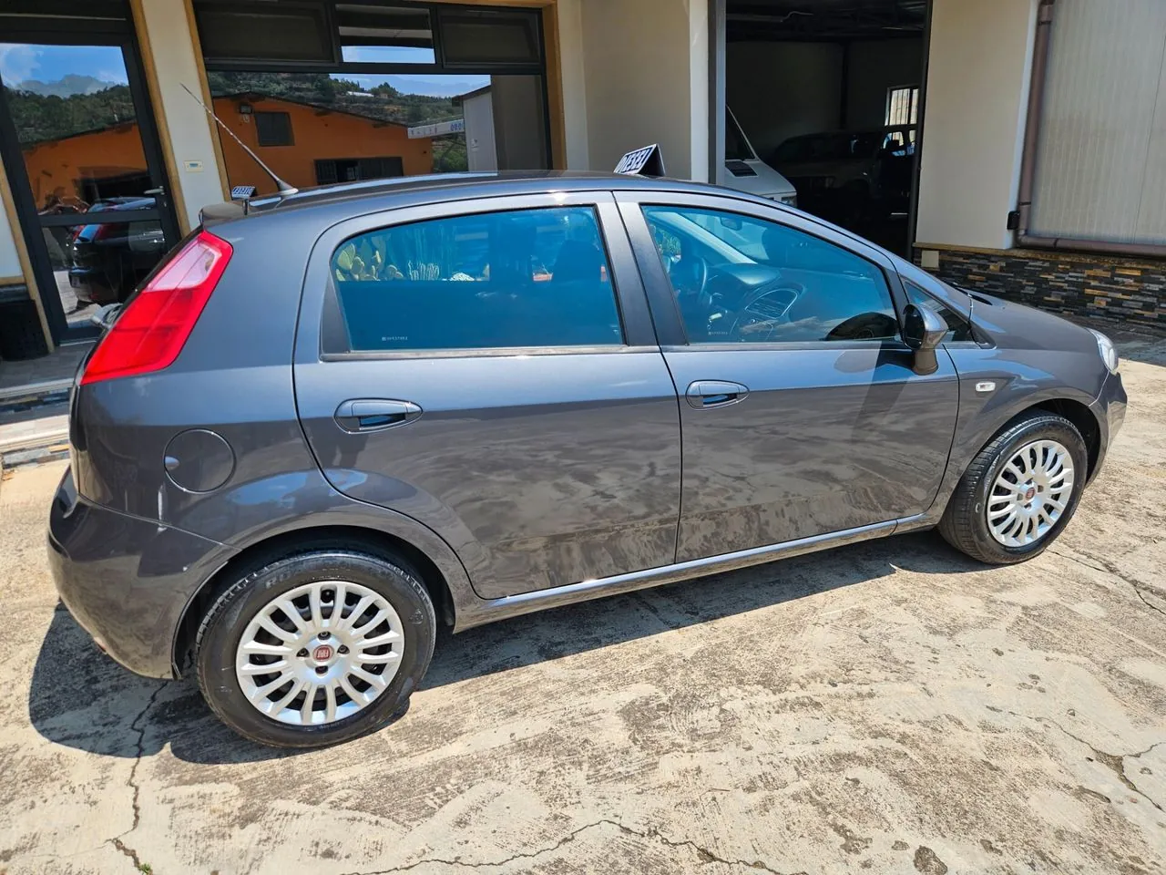 Fiat Grande Punto 2014 photo 4