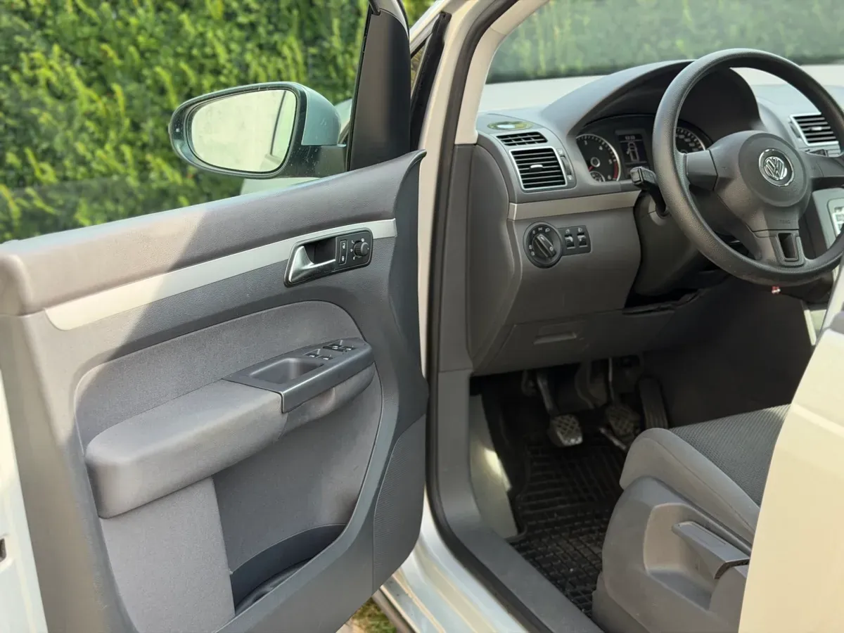 Volkswagen Touran 2014 photo 3