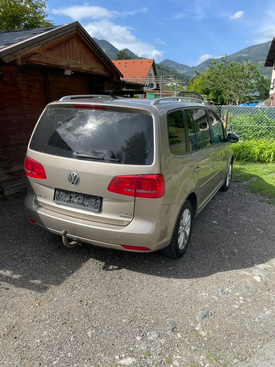 Volkswagen Touran 2012 photo 3