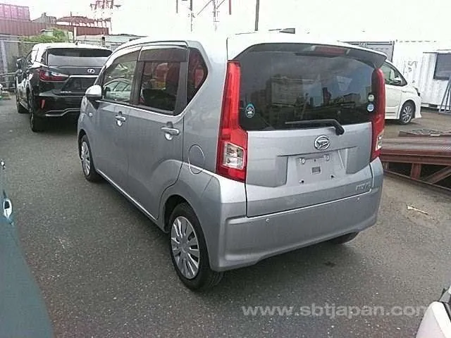 Daihatsu Move 2017 photo 3