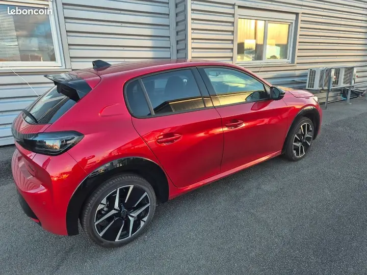 Peugeot 208 2025 photo 2