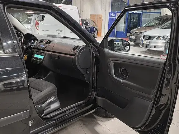 Skoda Fabia 2011 photo 5