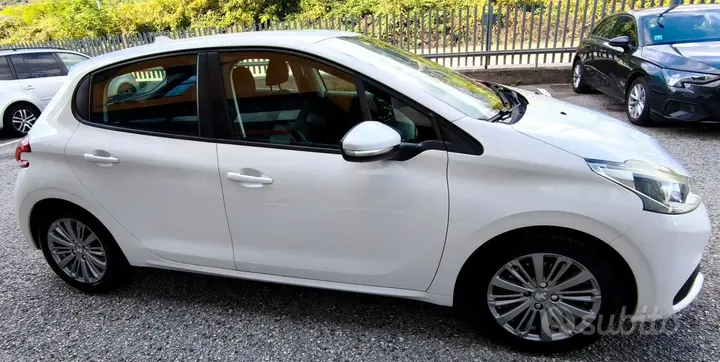 Peugeot 208 2015 photo 5