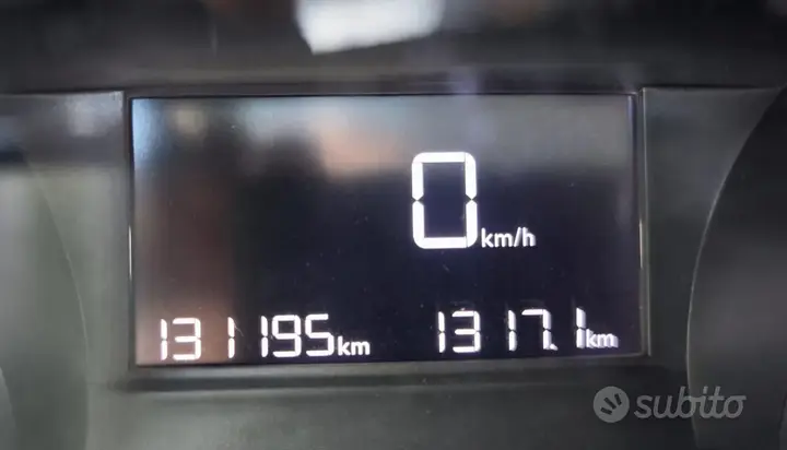 Peugeot 208 2015 photo 3