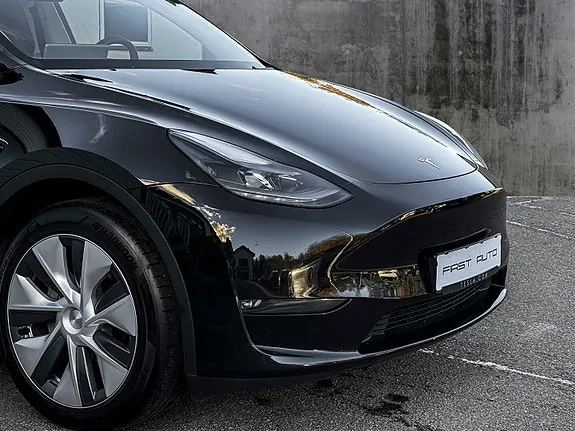 Tesla Model Y 2024 photo 2