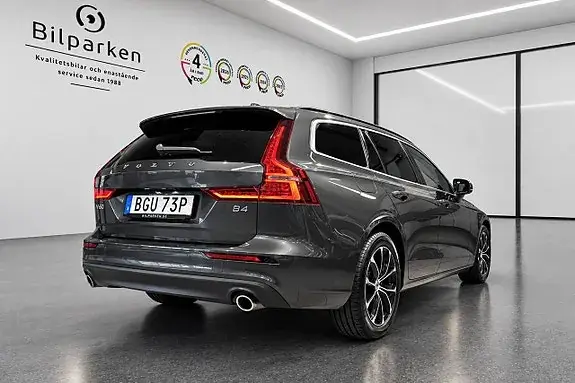 Volvo V60 2022 photo 2