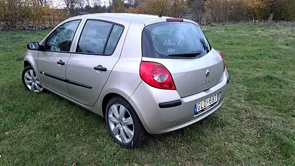 Renault Clio 2008 photo 2
