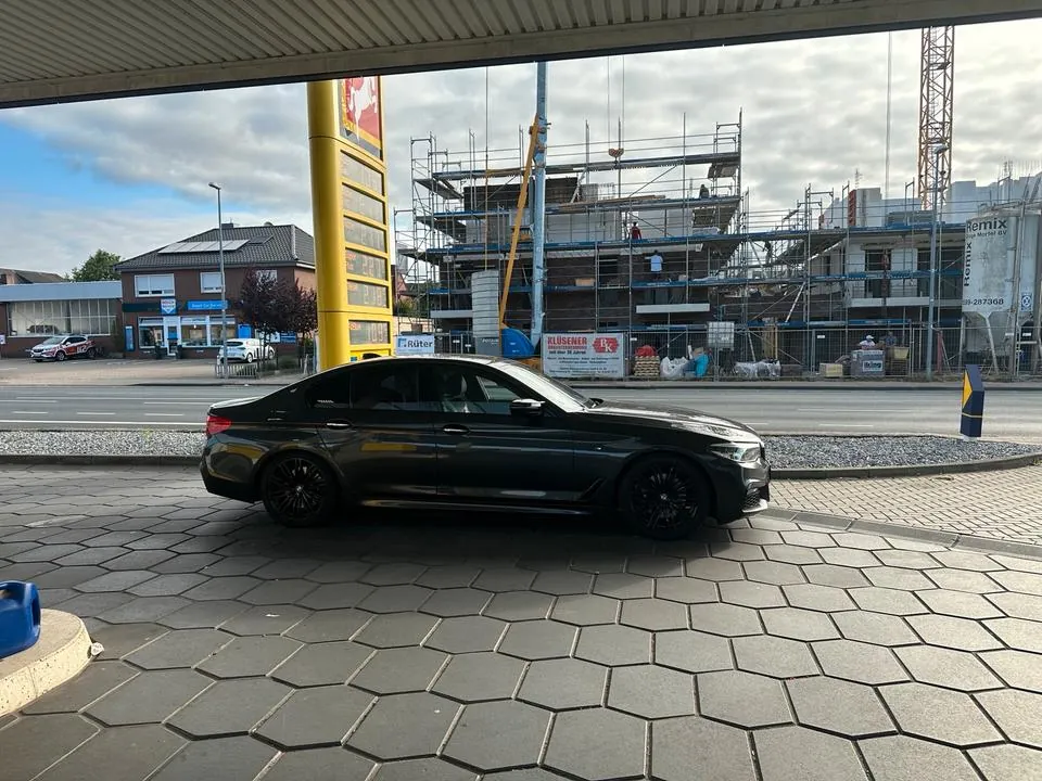 BMW G30