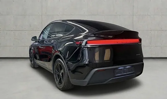 Tesla Model Y 2025 photo 4