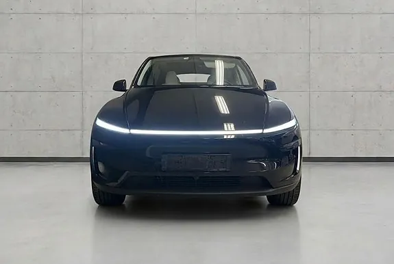 Tesla Model Y 2025 photo 2
