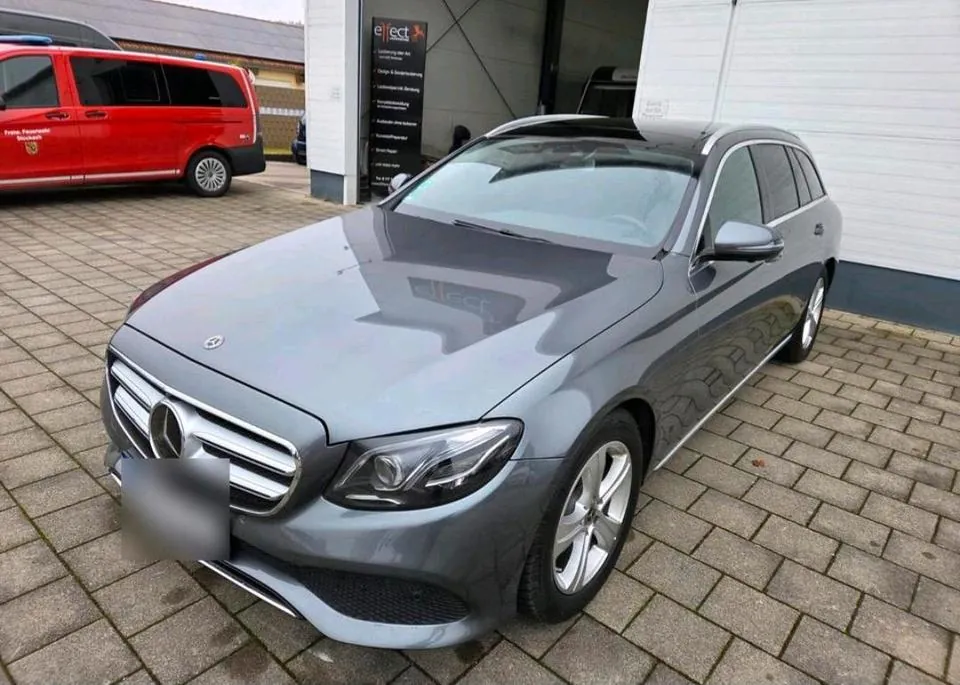Mercedes-Benz E220D