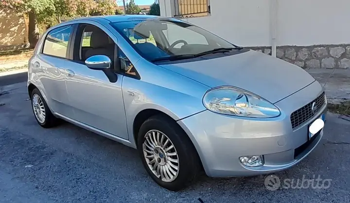 Fiat Grande Punto 2006 photo 2
