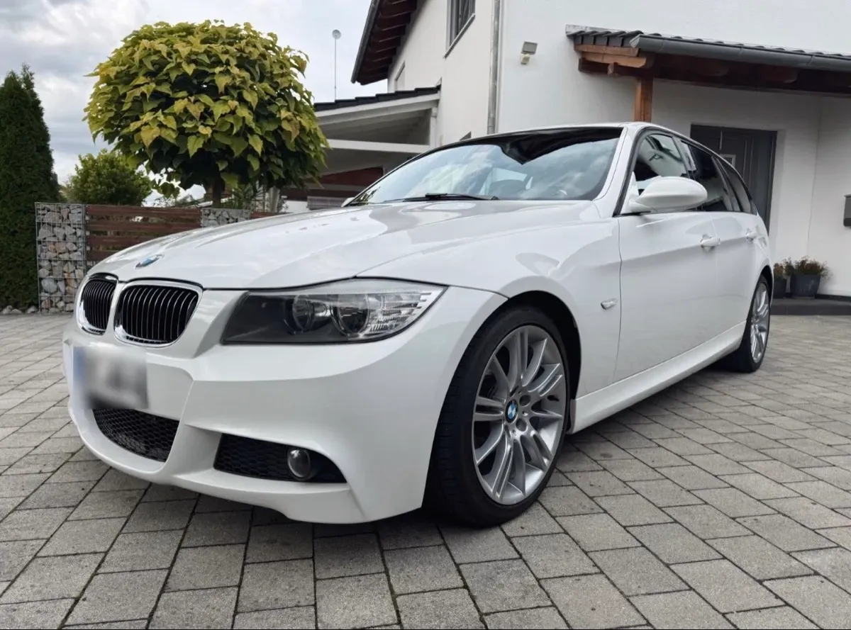 BMW 3 Series 2009 photo 2