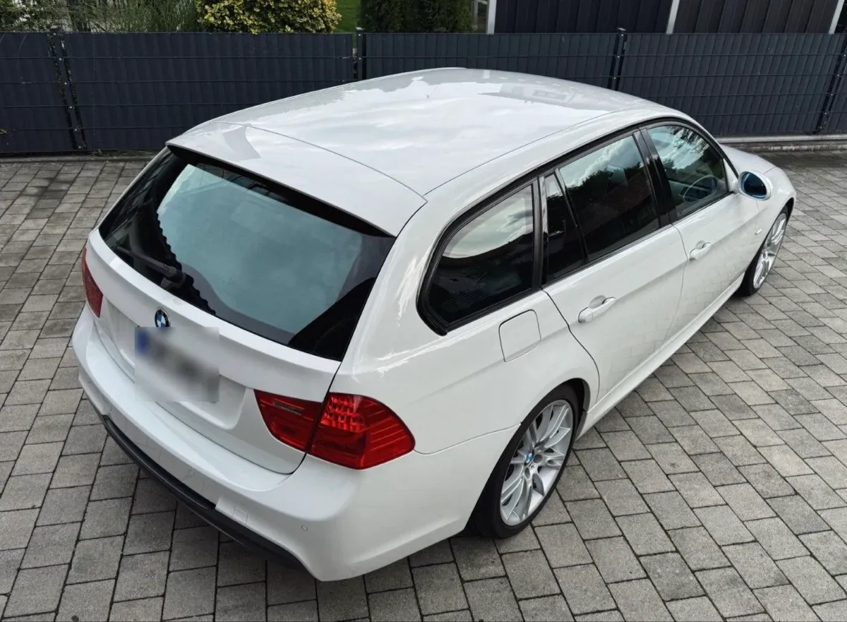 BMW 3 Series 2009 photo 3
