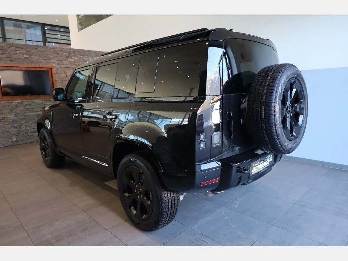 Land Rover Defender 2026 photo 3