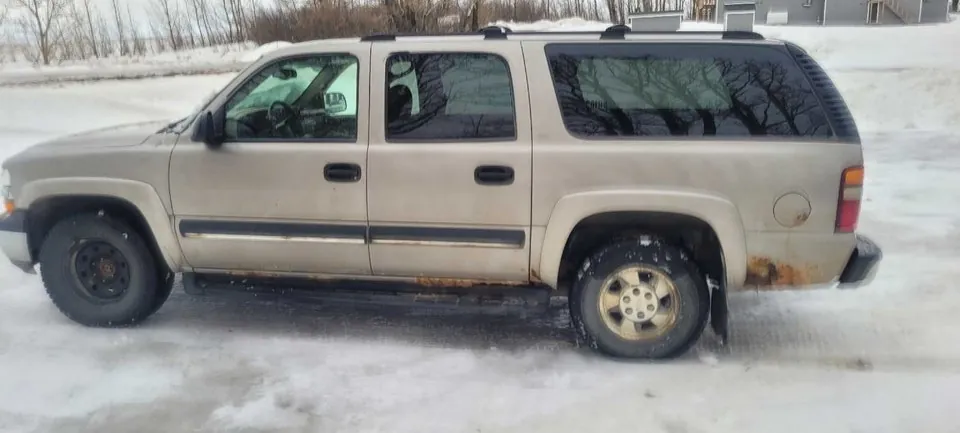 Chevrolet Suburban 2002 photo 2