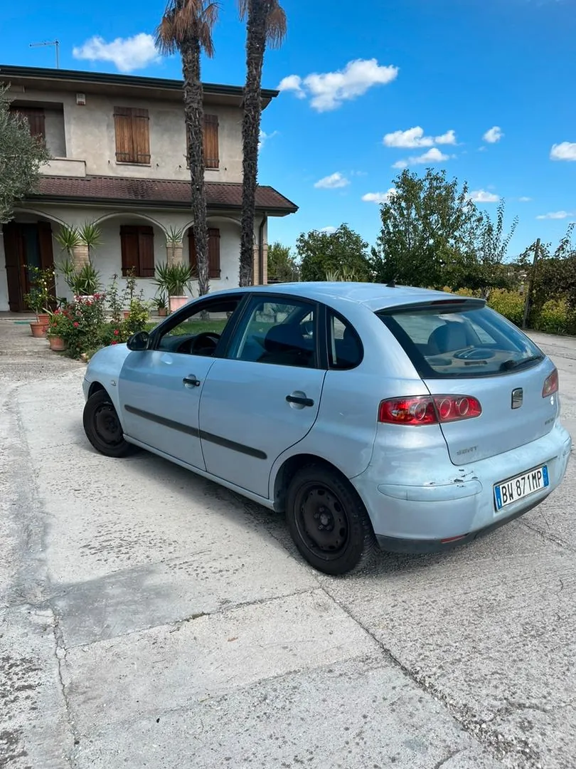 Seat Ibiza 2002 photo 3