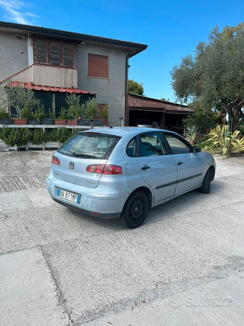 Seat Ibiza 2002 photo 4
