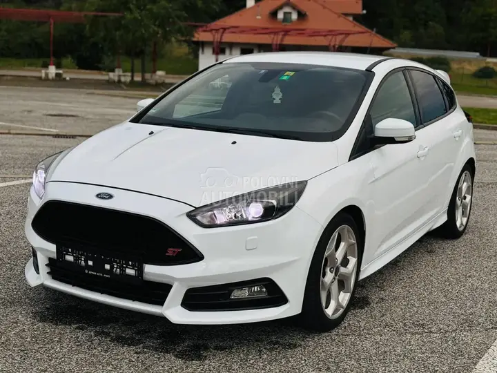 Ford Focus 2015 photo 2